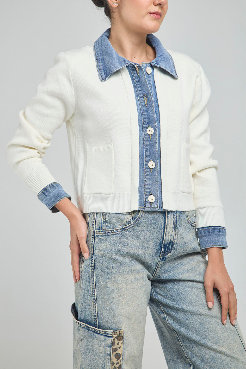 CHAQUETA TEJIDA CUELLO PUÑO PERILLA EN JEAN
