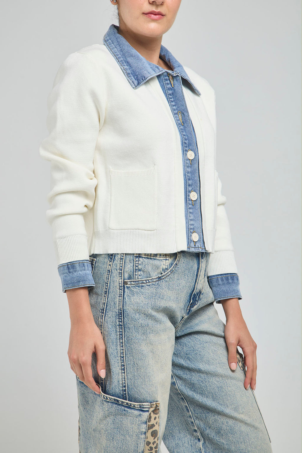 CHAQUETA TEJIDA CUELLO PUÑO PERILLA EN JEAN