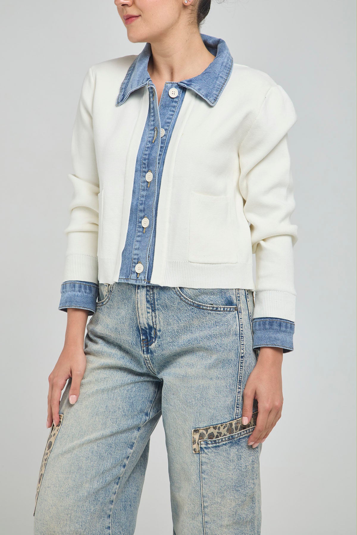 CHAQUETA TEJIDA CUELLO PUÑO PERILLA EN JEAN