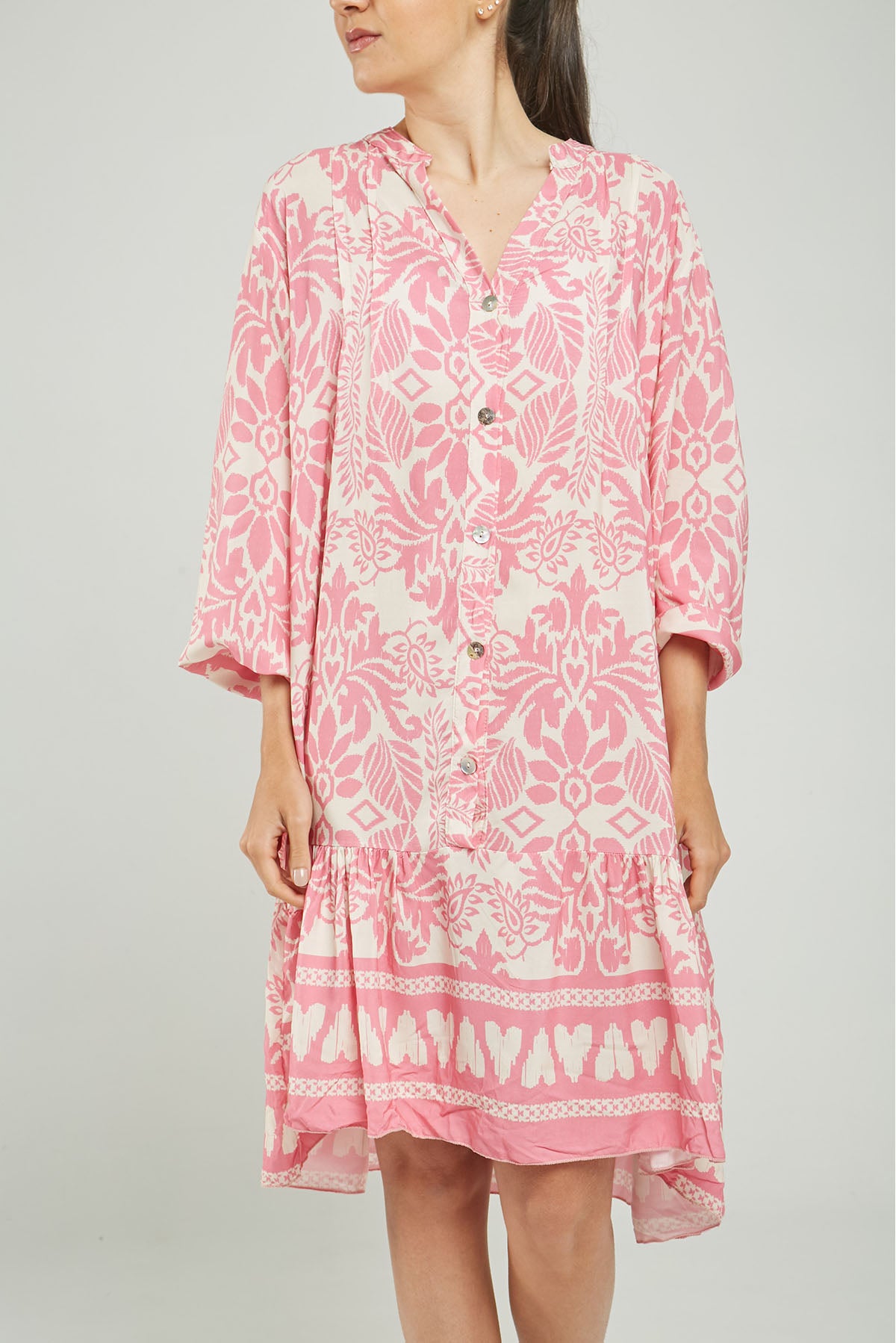 VESTIDO CORTO ESTAMPADO PERILLA INTERRUMPIDA  CORTE HORIZONTAL