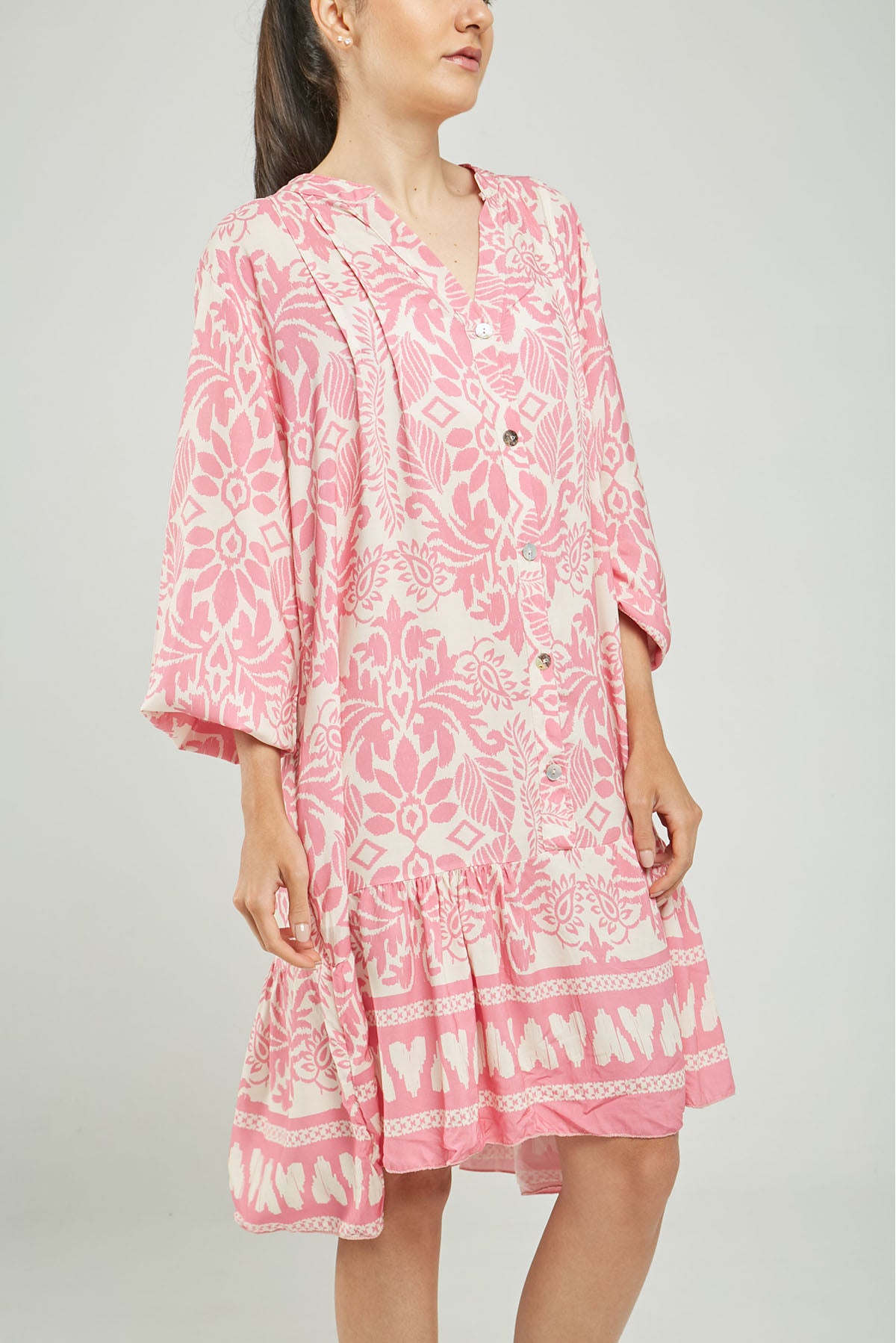 VESTIDO CORTO ESTAMPADO PERILLA INTERRUMPIDA  CORTE HORIZONTAL