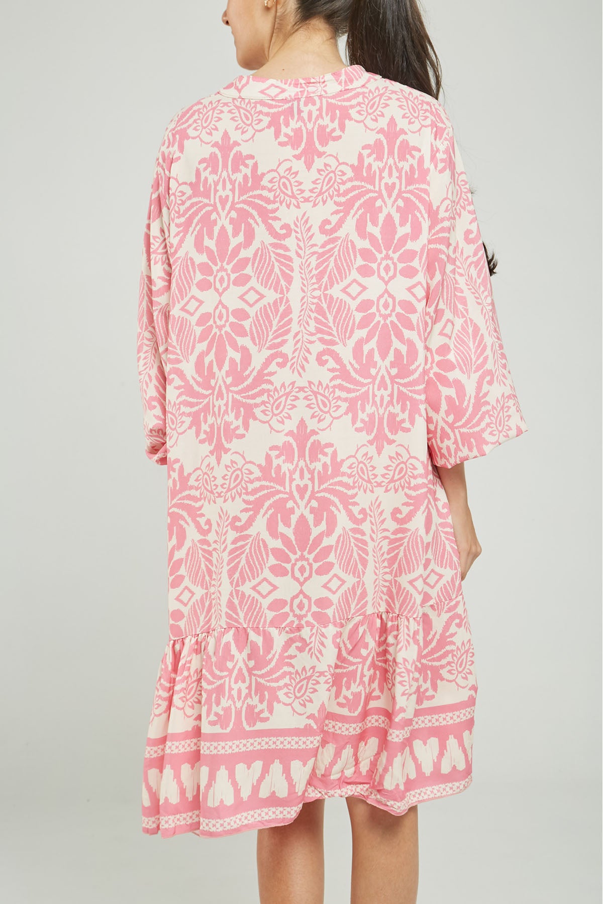 VESTIDO CORTO ESTAMPADO PERILLA INTERRUMPIDA  CORTE HORIZONTAL