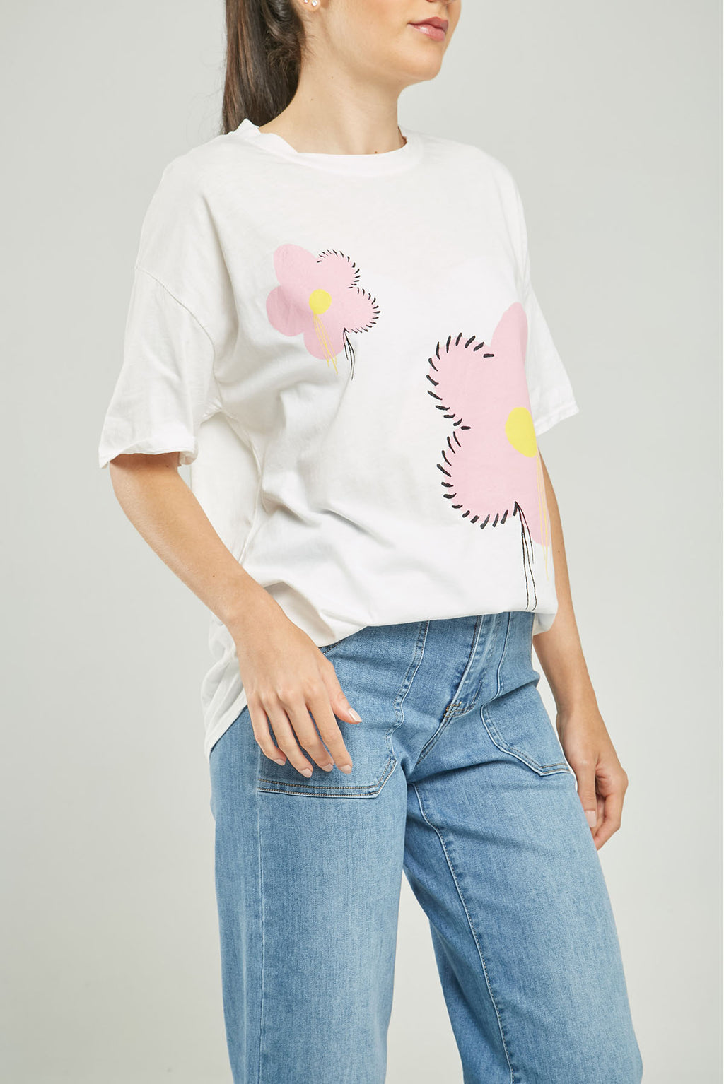 CAMISETA FLORES GRANDES ADELANTE C/R M/C