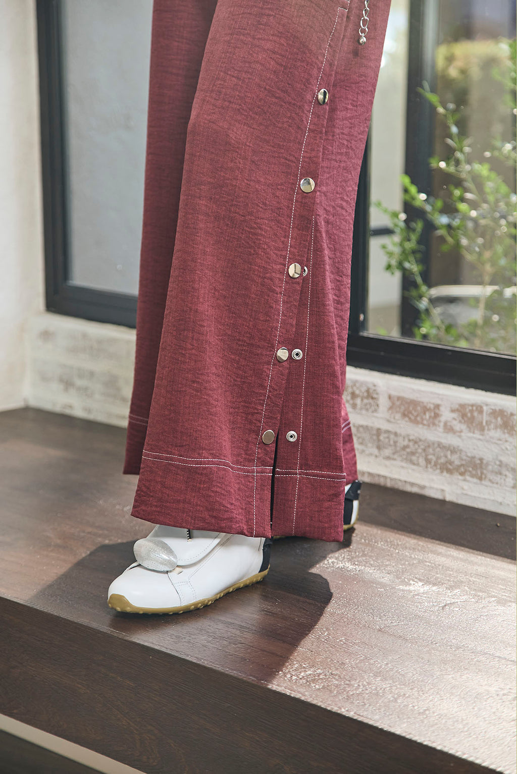 PANTALON BOTA ANCHA TACHES LATERALES, PESPUNTE