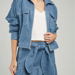 CHAQUETA LINO BOLSILLOS IRREGULARES CHARRRETERA HOMBRO PRETINA