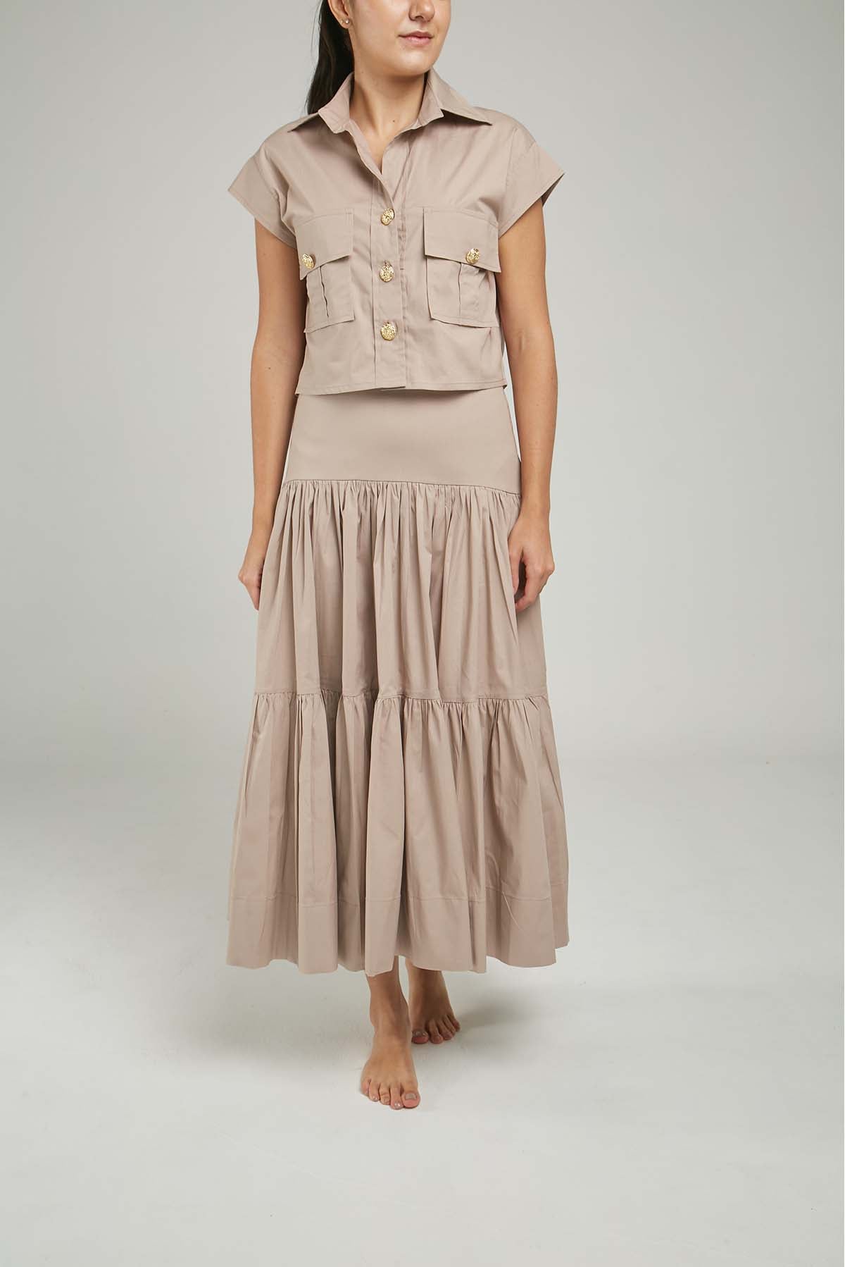 BLUSA BOLSILLO TAPAS BOTON DORADO REPUJADA  MANGA RODADA