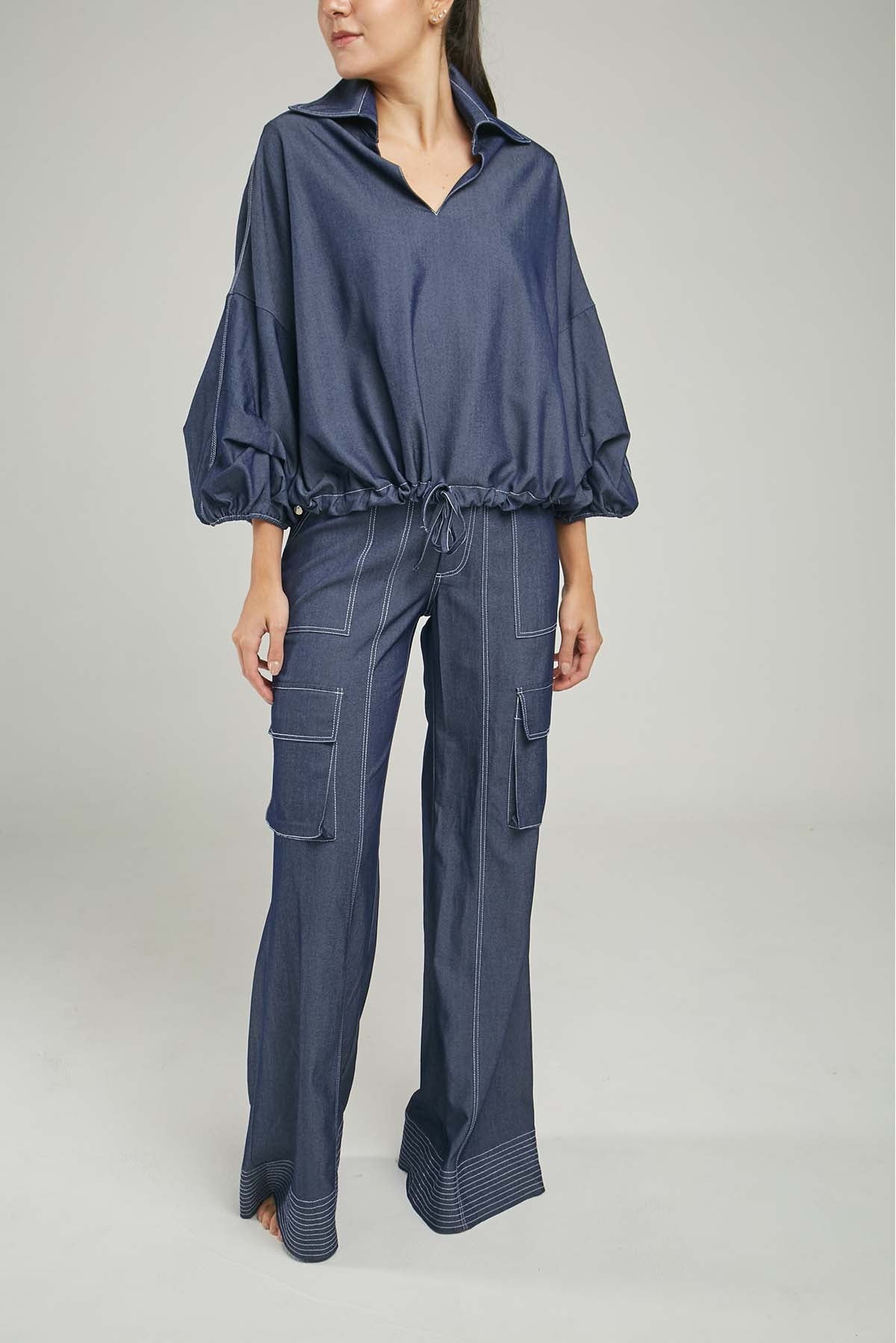 PANTALON VARIOS BOLSILLOS TAPAS LADOS RECOGIDO BOTA