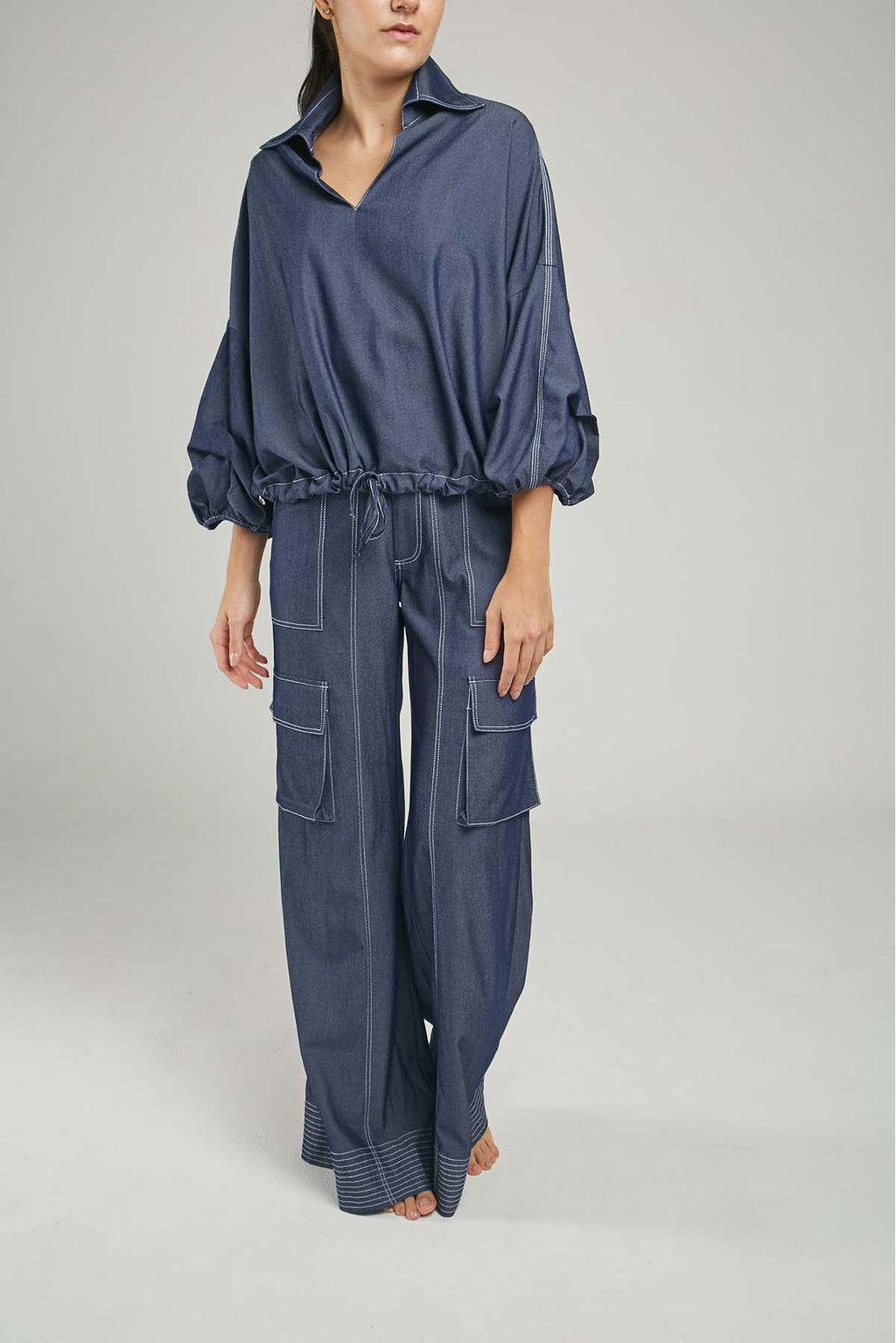 PANTALON VARIOS BOLSILLOS TAPAS LADOS RECOGIDO BOTA