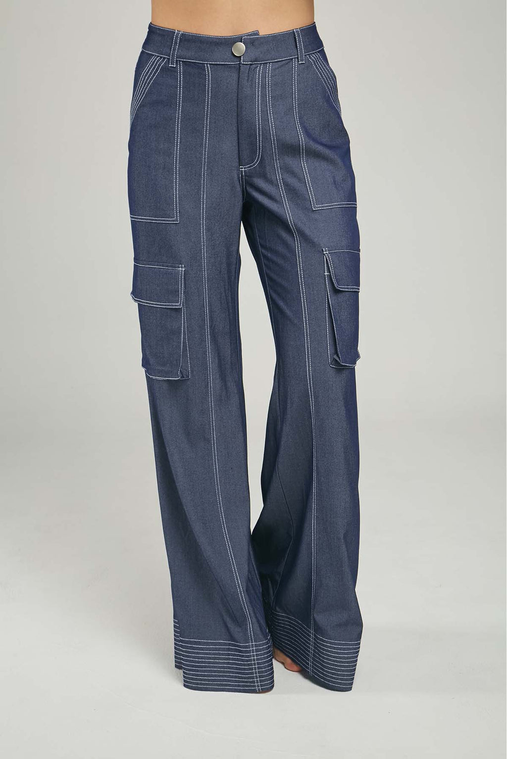 PANTALON VARIOS BOLSILLOS TAPAS LADOS RECOGIDO BOTA