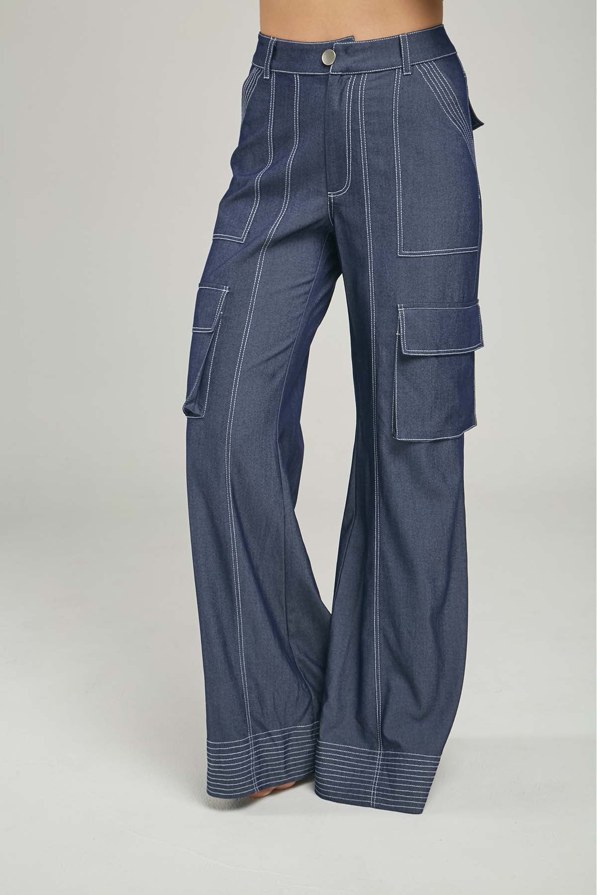 PANTALON VARIOS BOLSILLOS TAPAS LADOS RECOGIDO BOTA