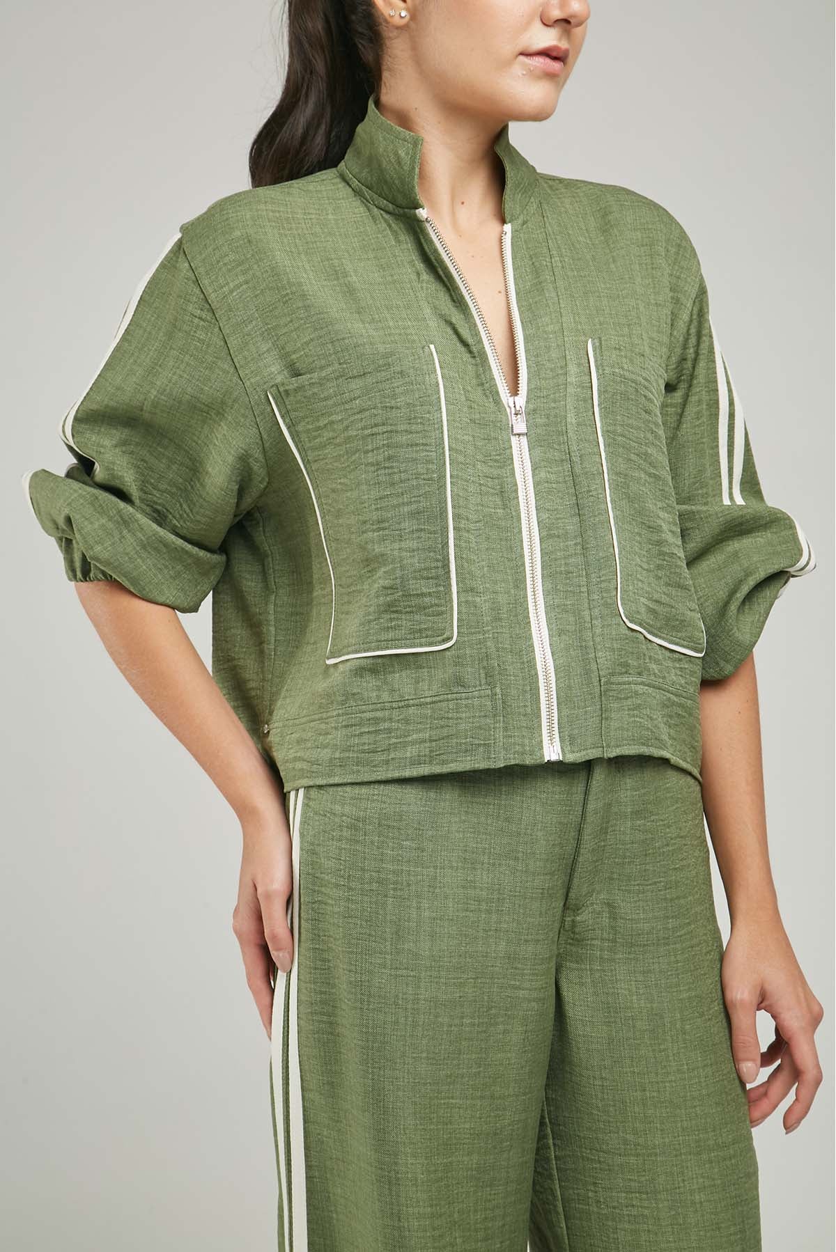 CHAQUETA CIERRE BOLSILLO GRANDE SESGO HILADILLA MANGA