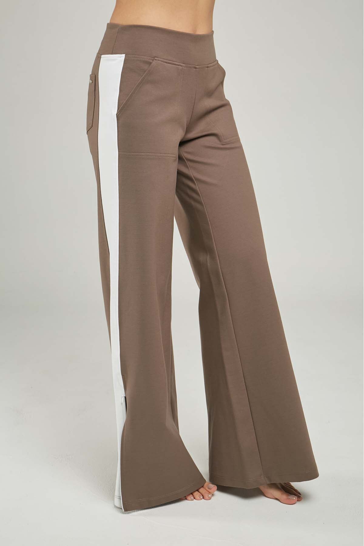 PANTALON LISTA LADOS BOTA ANCHA CIERRE BOLSILLO