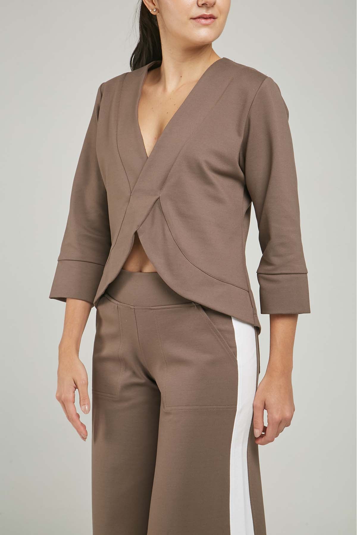 CAMISETA CRUZADA ADELANTE  CURVA RUEDO M/LARGA