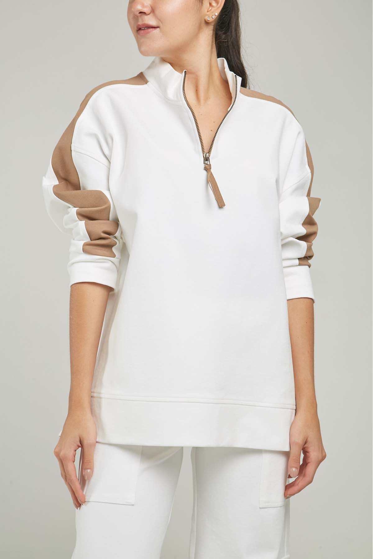 CHOMPA PERILLA INTERUMPIDA CIERRE LADO LISTA MANGA