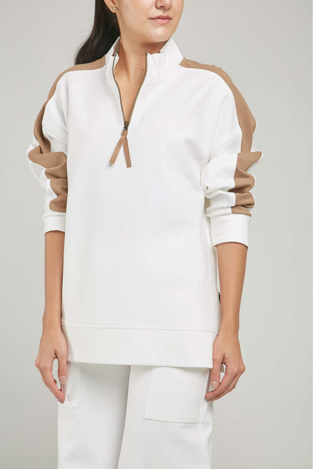 CHOMPA PERILLA INTERUMPIDA CIERRE LADO LISTA MANGA