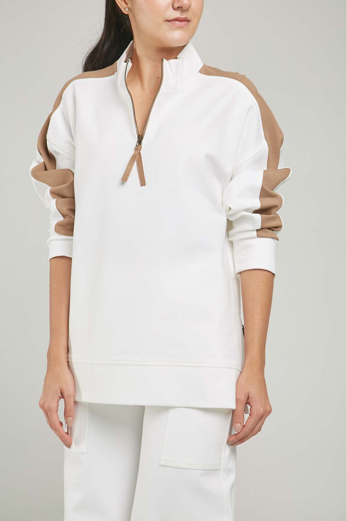 CHOMPA PERILLA INTERUMPIDA CIERRE LADO LISTA MANGA