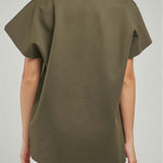 CAMISETA TIPO CAPA MANGA RODADA CUELLO V