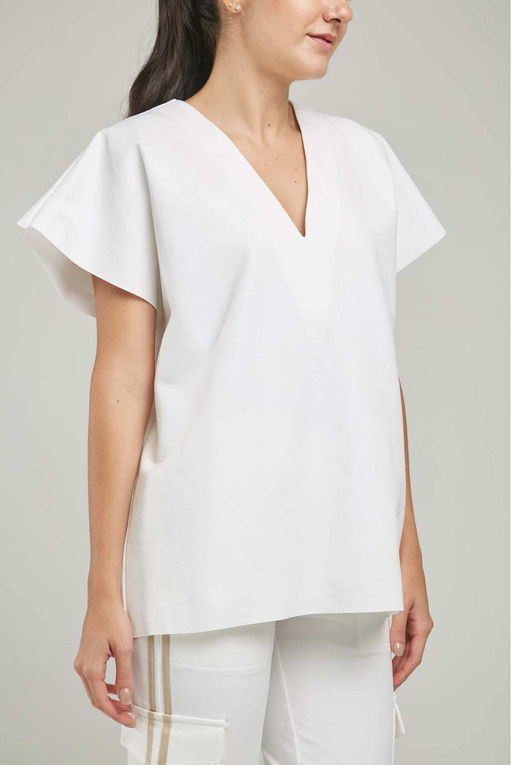 CAMISETA TIPO CAPA MANGA RODADA CUELLO V