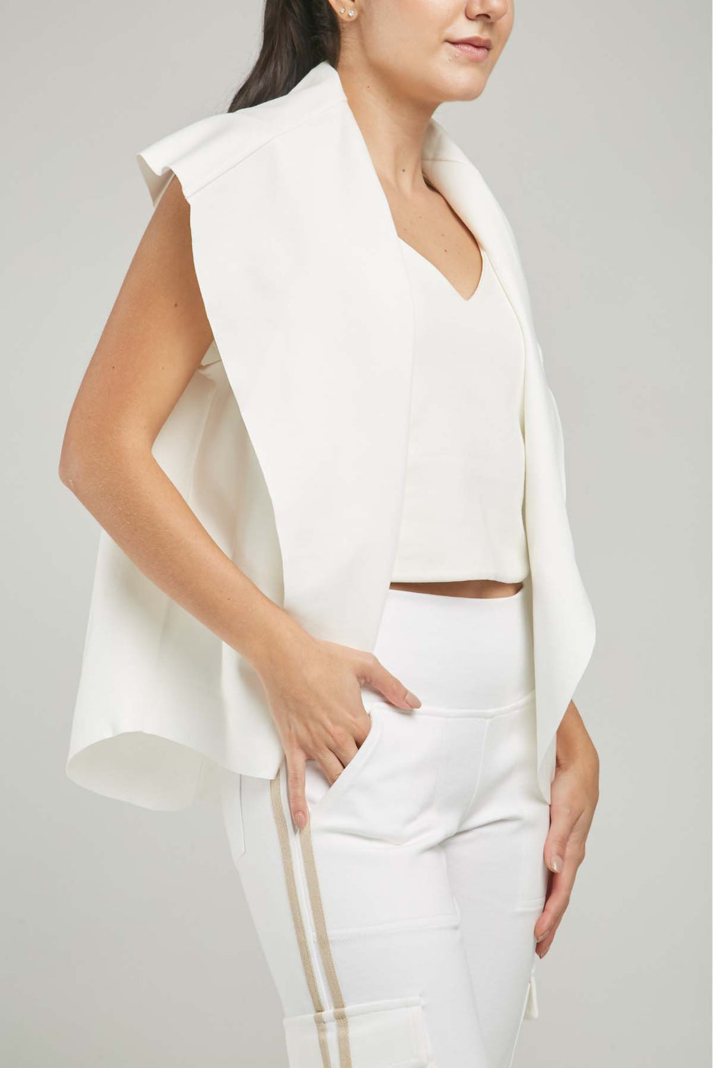 CHALECO ABIERTO CORTE ATRAS SOLAPA ANCHA