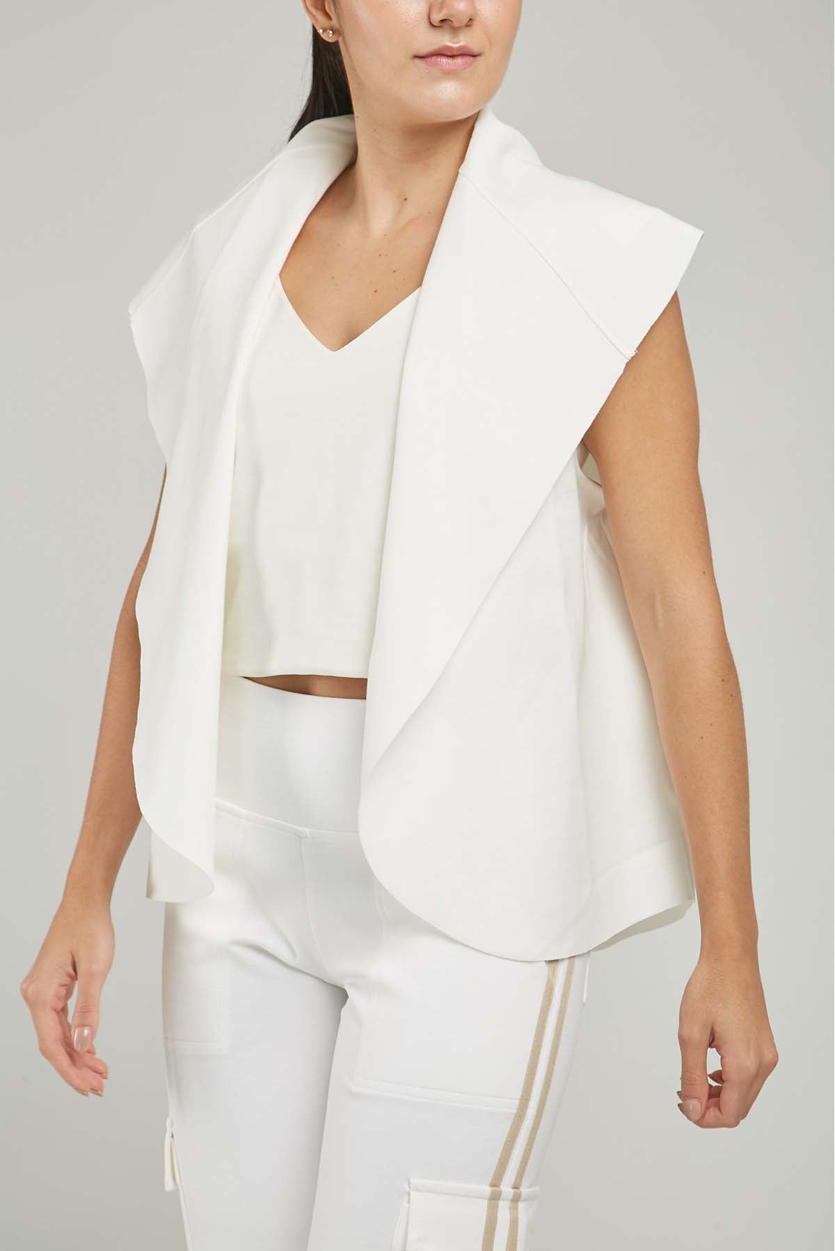 CHALECO ABIERTO CORTE ATRAS SOLAPA ANCHA