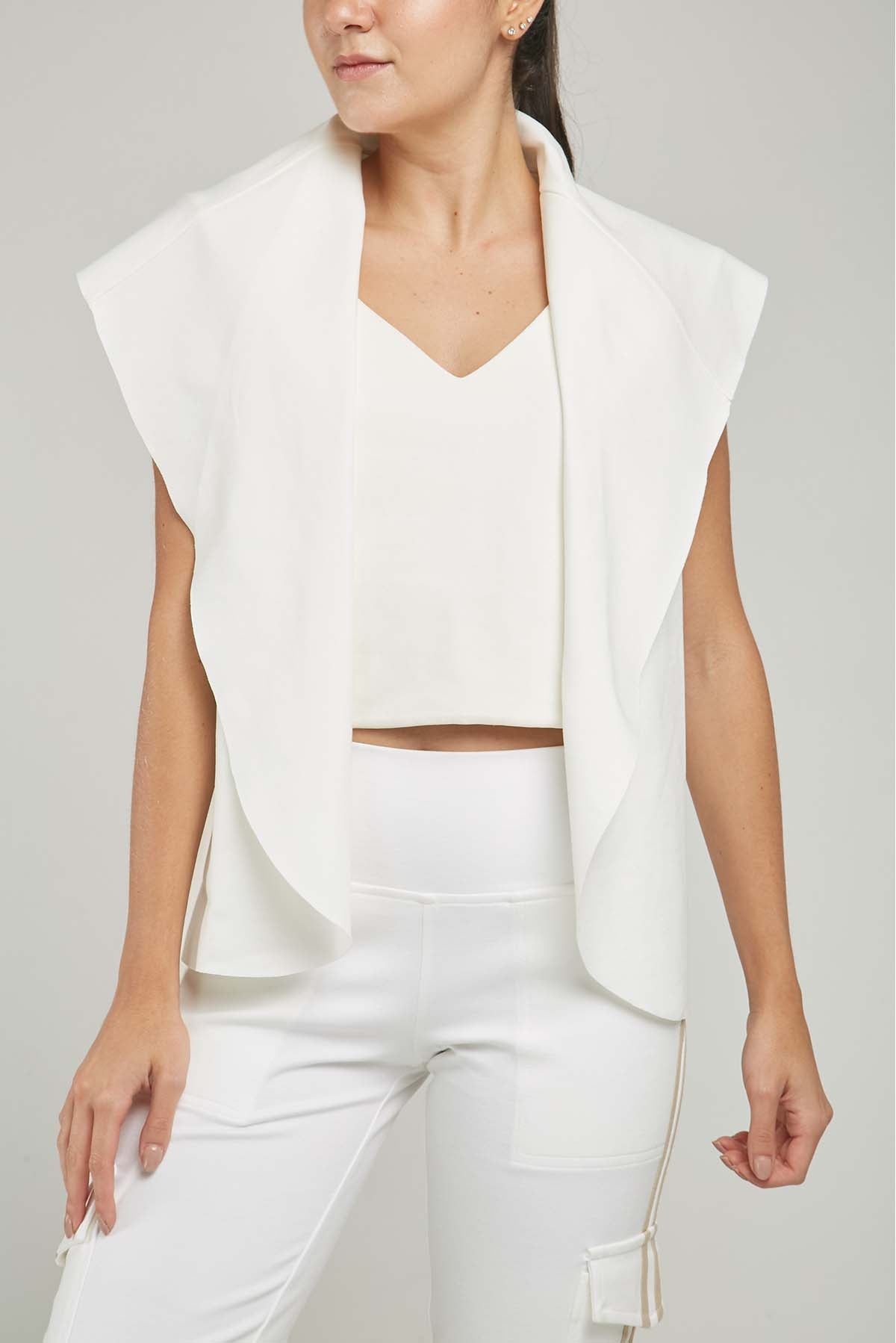 CHALECO ABIERTO CORTE ATRAS SOLAPA ANCHA