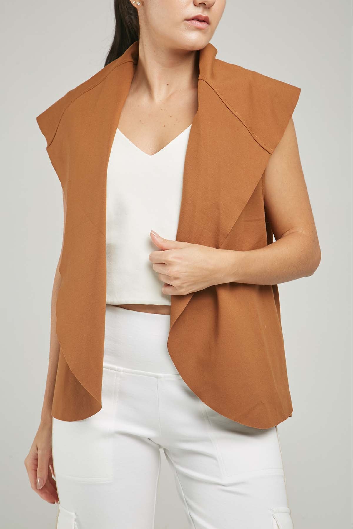 CHALECO ABIERTO CORTE ATRAS SOLAPA ANCHA