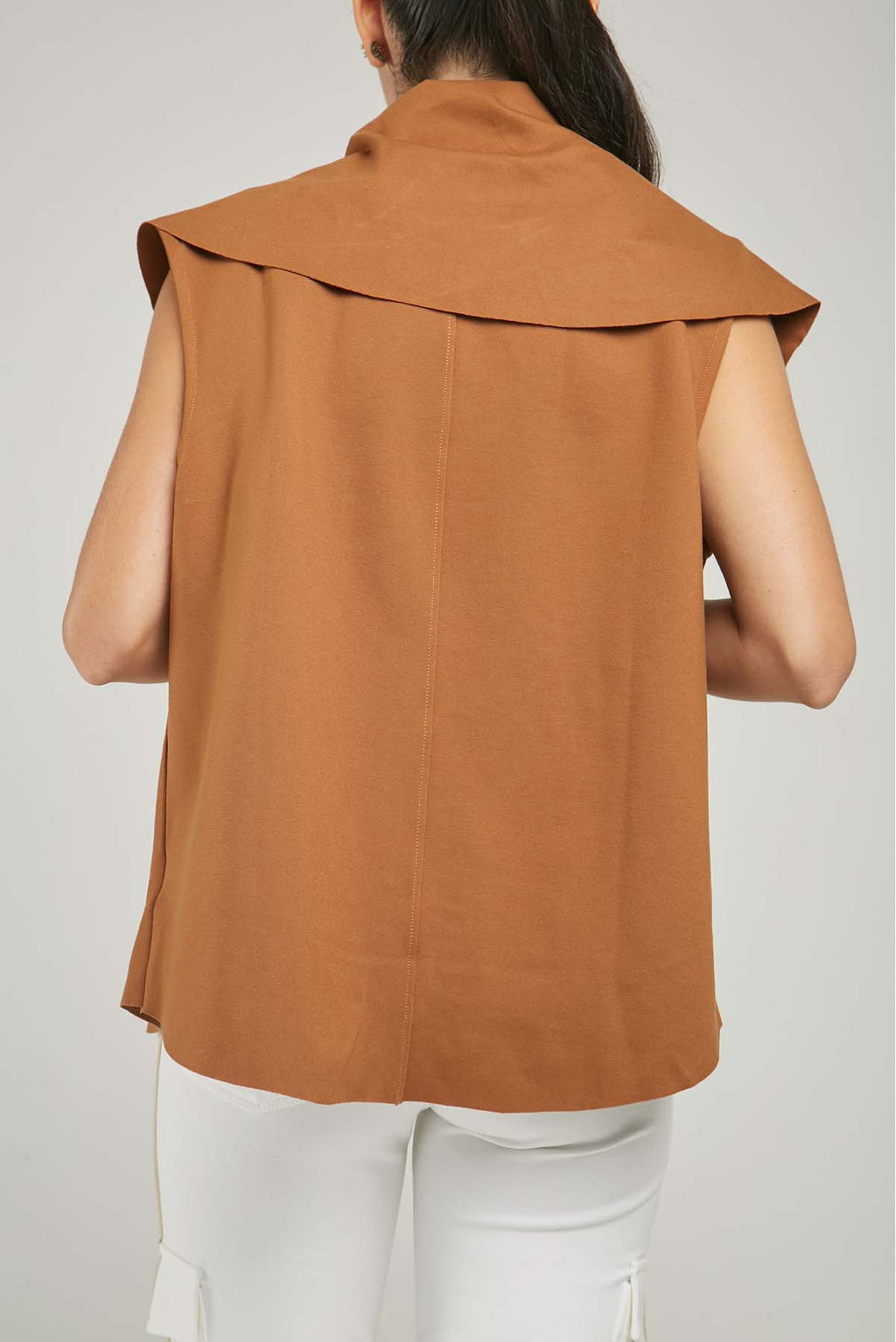 CHALECO ABIERTO CORTE ATRAS SOLAPA ANCHA