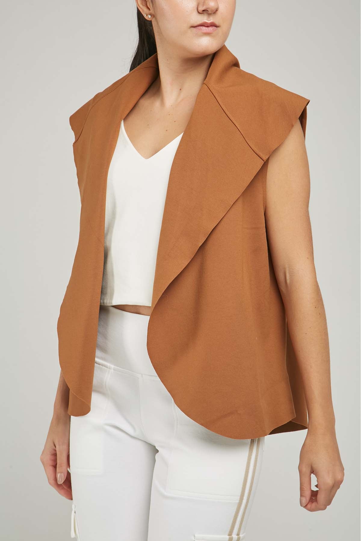 CHALECO ABIERTO CORTE ATRAS SOLAPA ANCHA