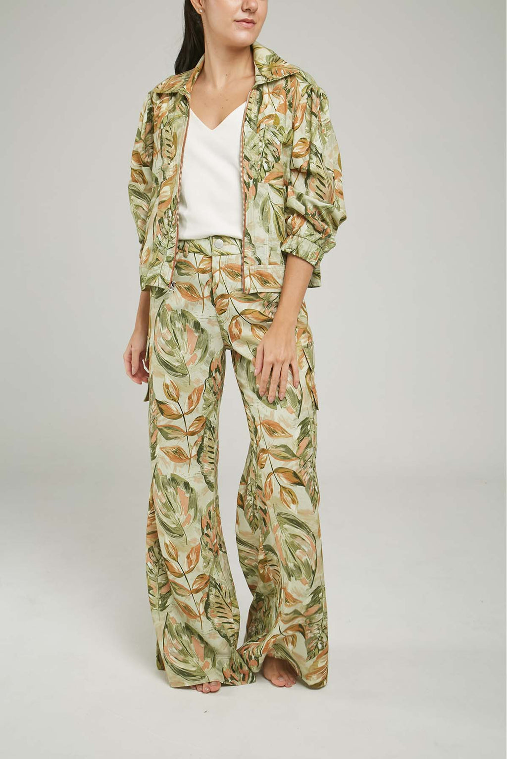 PANTALON ESTAPADO HOJAS CARGO BOTA ANCH BOLSILLOS