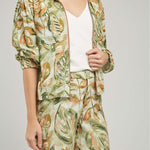 CHAQUETA ESTAMPADA HOJAS BOLSILLOS  RESORTE PUÑO