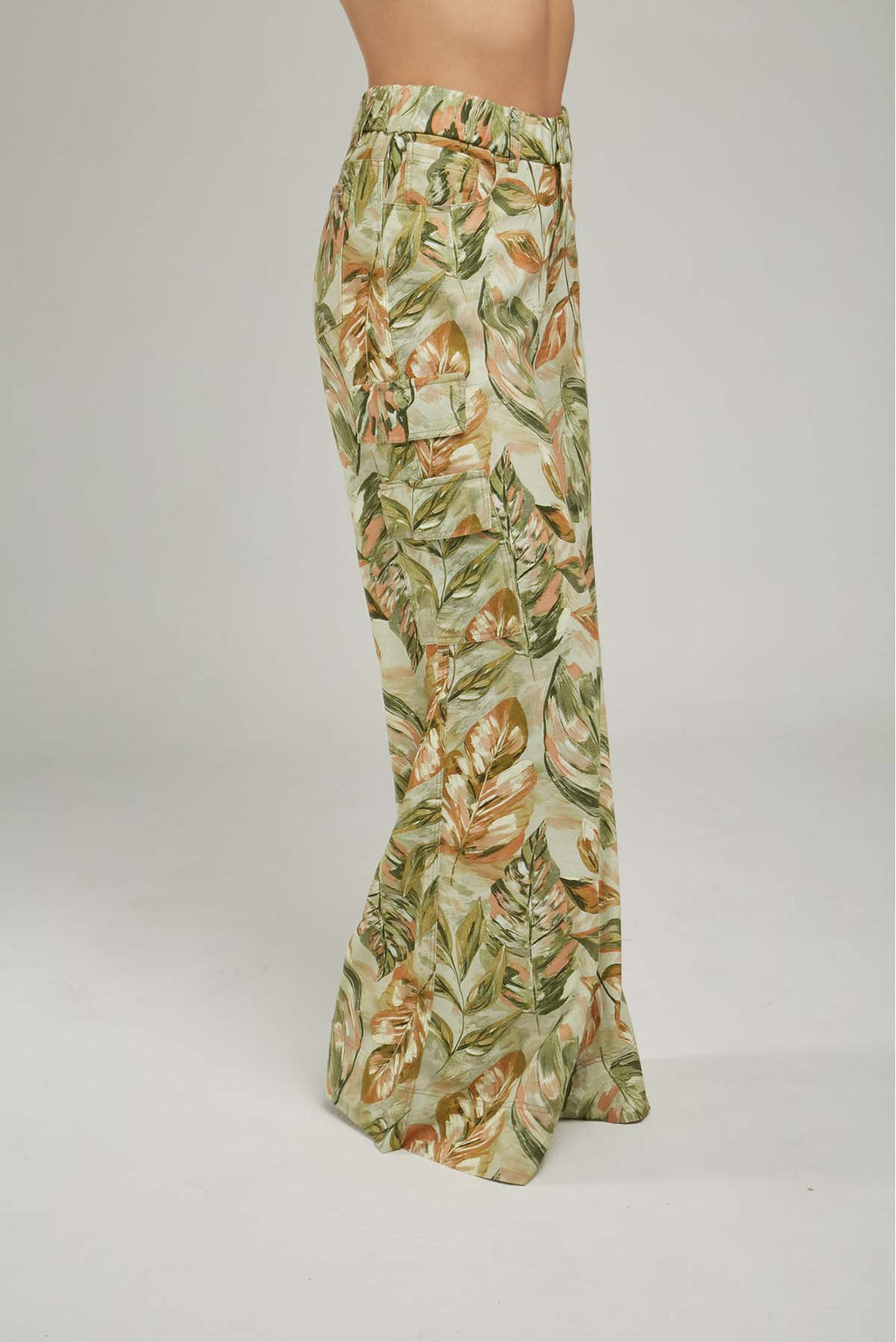 PANTALON ESTAPADO HOJAS CARGO BOTA ANCH BOLSILLOS