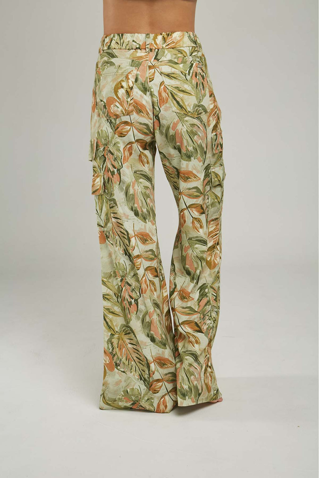 PANTALON ESTAPADO HOJAS CARGO BOTA ANCH BOLSILLOS