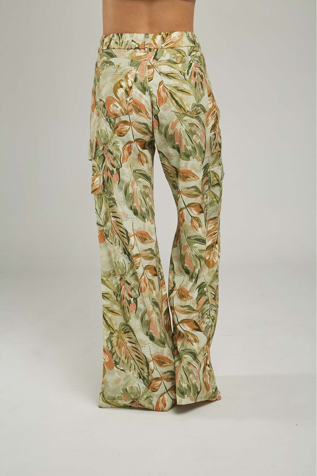 PANTALON ESTAPADO HOJAS CARGO BOTA ANCH BOLSILLOS