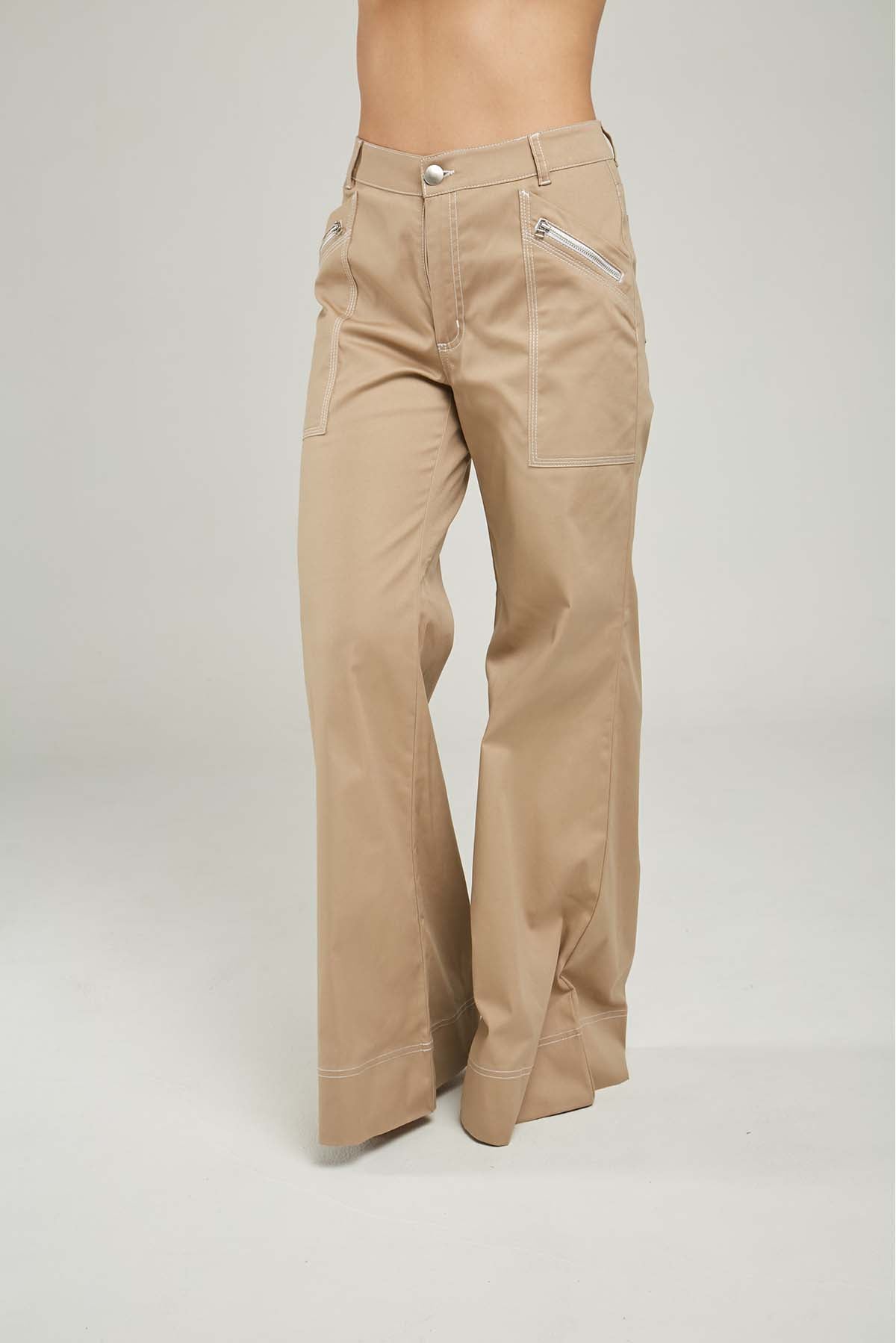 PANTALON BOLSILLO RECTANGULAR ADELANTE CIERRE PESESPUNTE BOTA/ANCHA