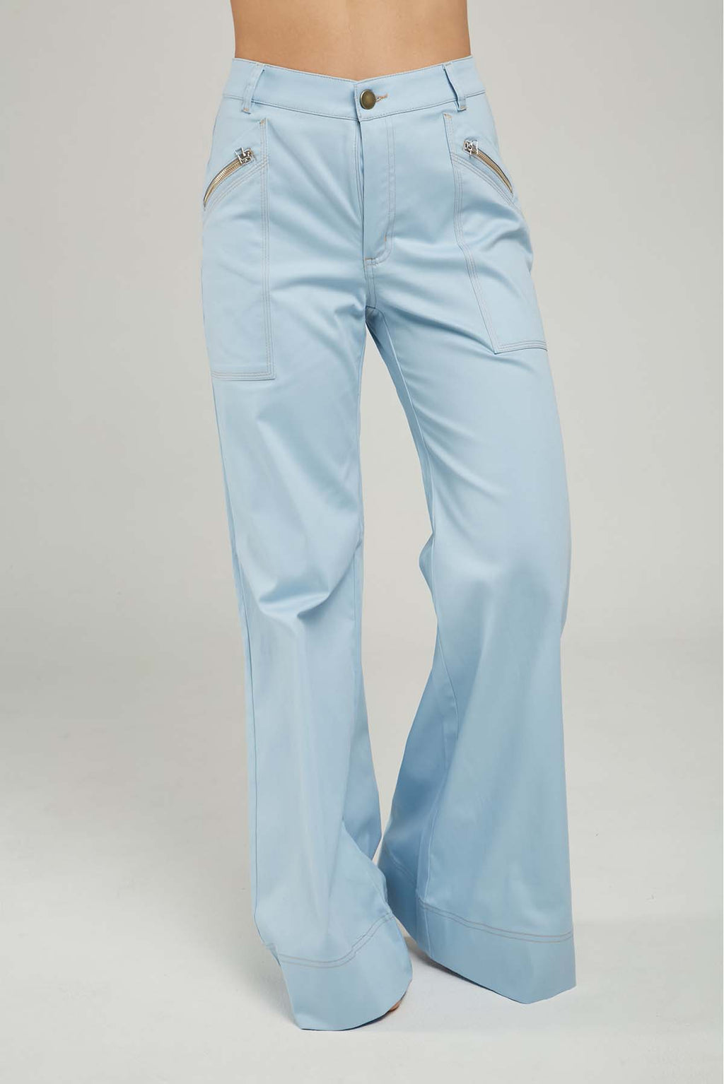 PANTALON BOLSILLO RECTANGULAR ADELANTE CIERRE PESESPUNTE BOTA/ANCHA