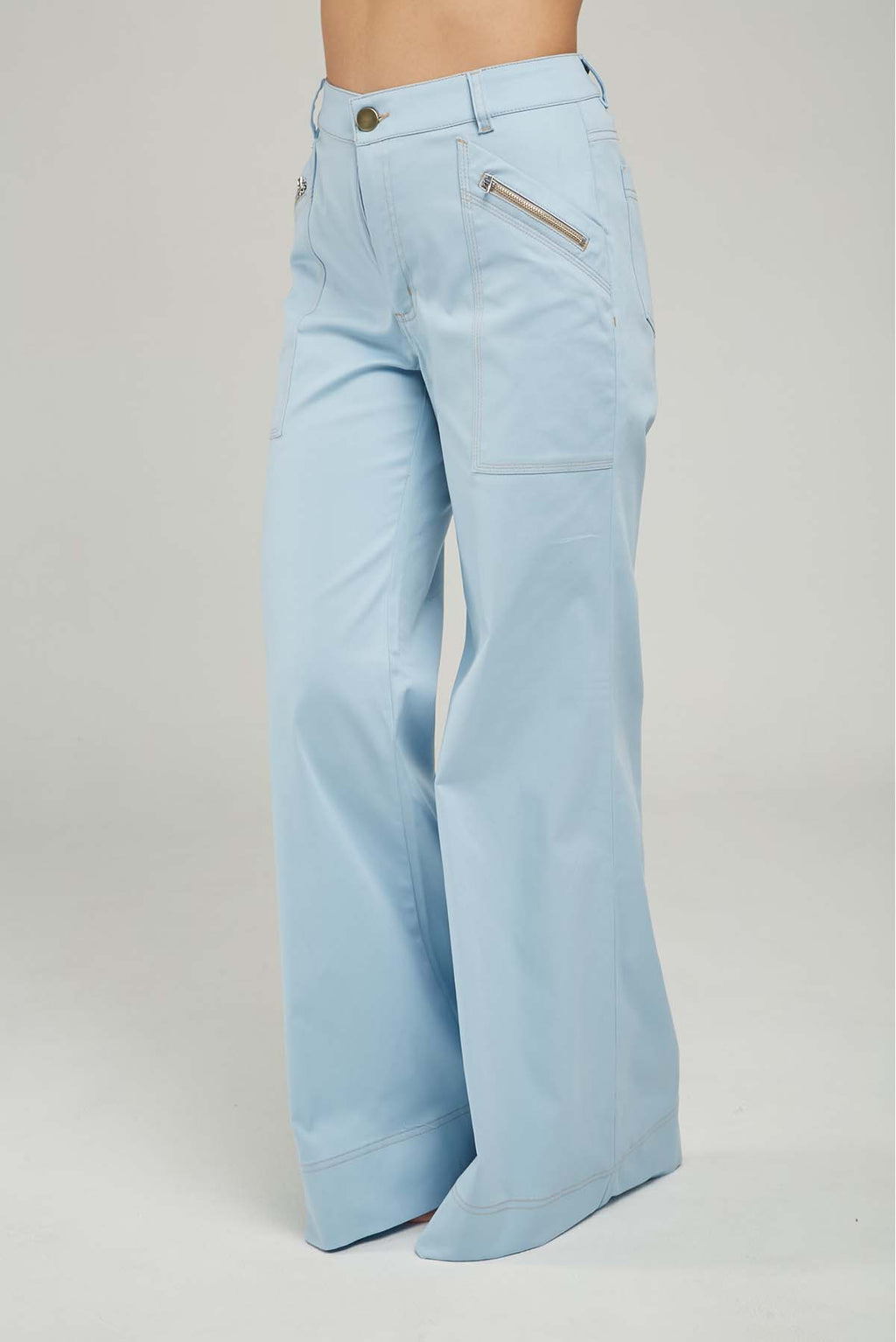 PANTALON BOLSILLO RECTANGULAR ADELANTE CIERRE PESESPUNTE BOTA/ANCHA