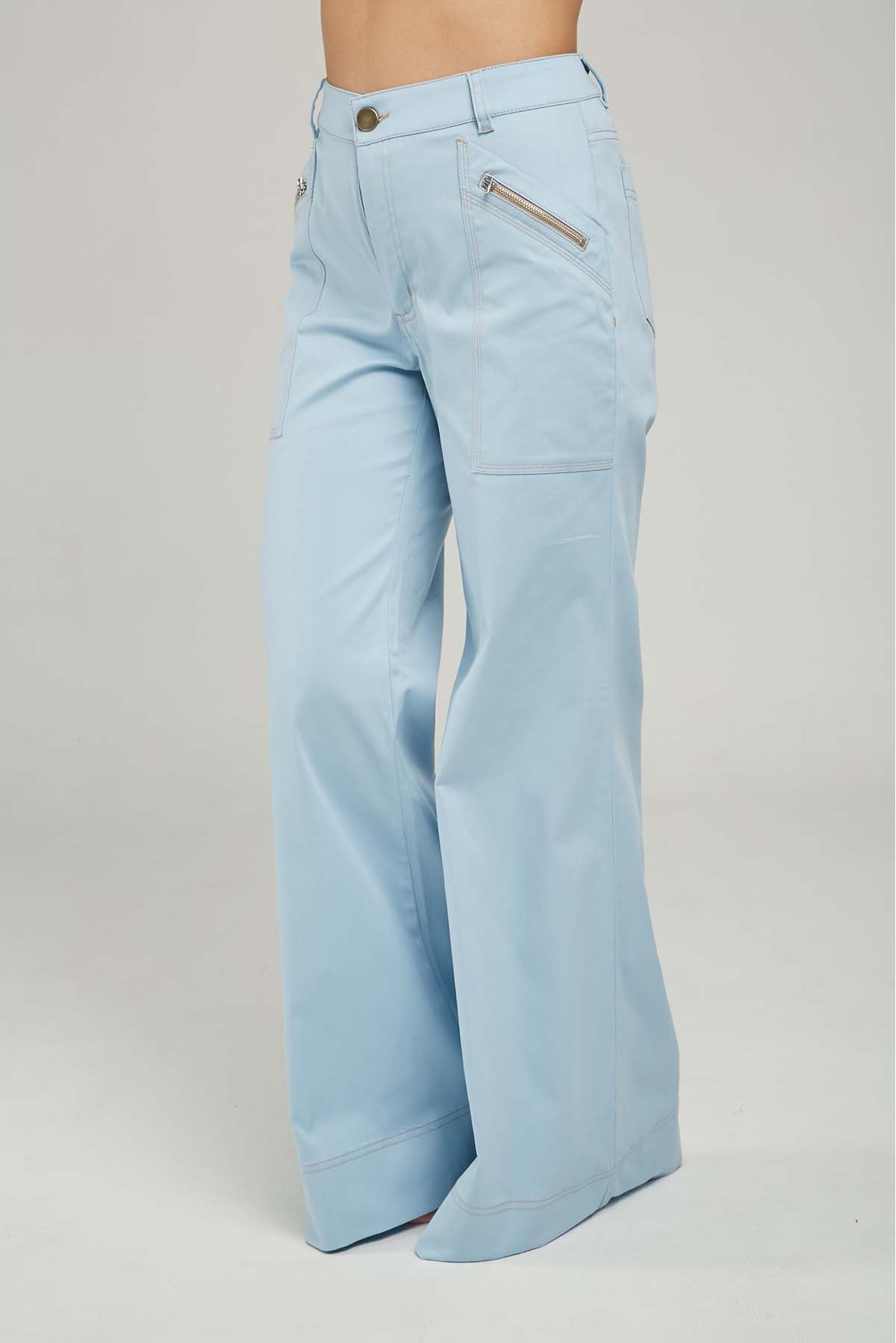 PANTALON BOLSILLO RECTANGULAR ADELANTE CIERRE PESESPUNTE BOTA/ANCHA