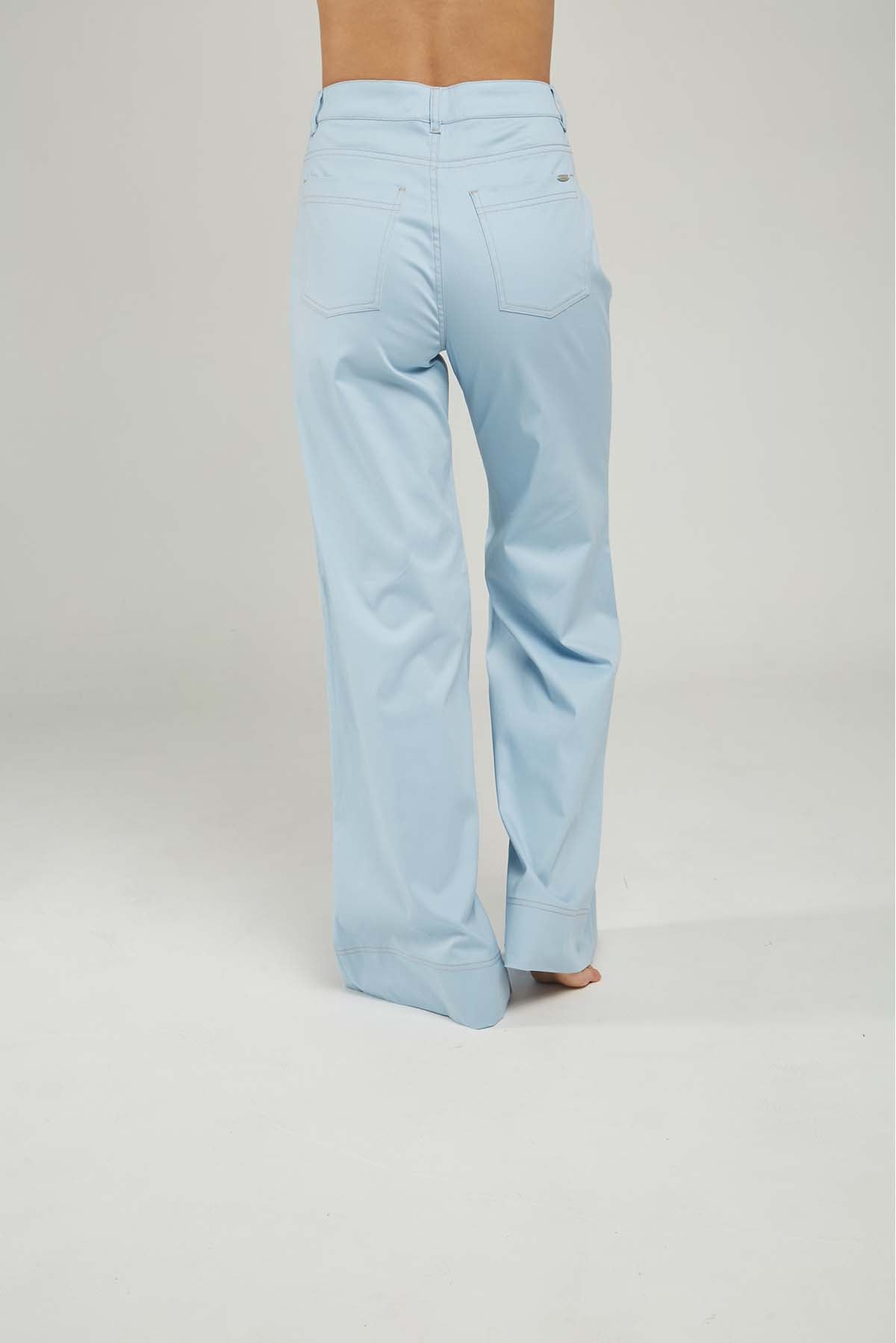 PANTALON BOLSILLO RECTANGULAR ADELANTE CIERRE PESESPUNTE BOTA/ANCHA