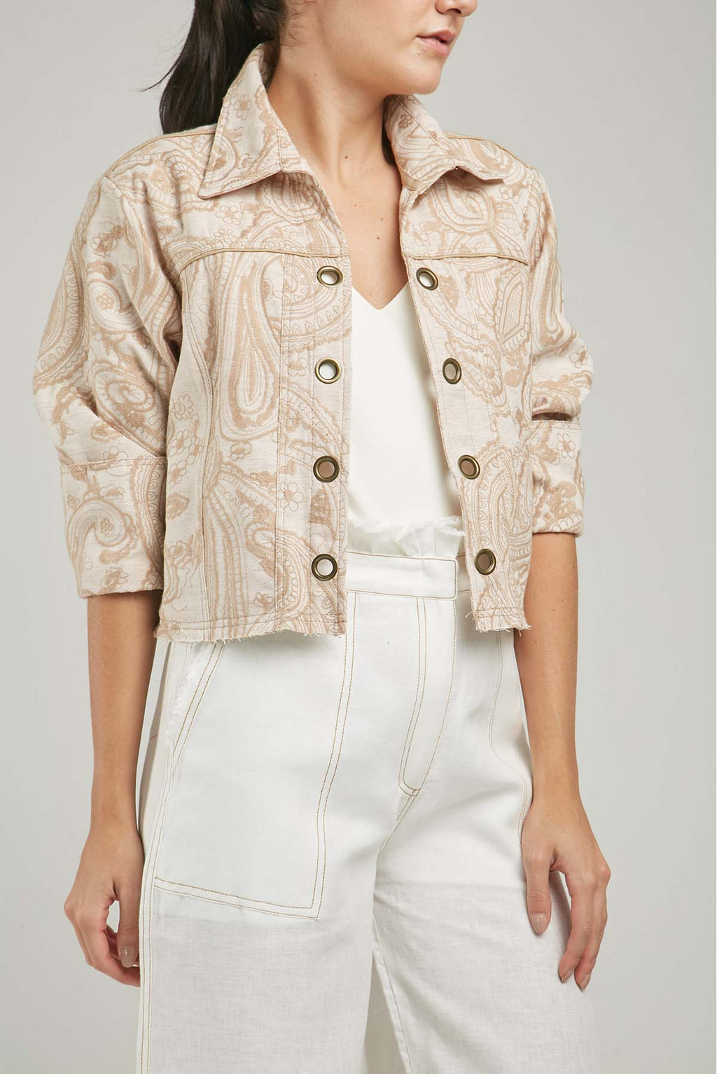 CHAQUETA GRABADA ABIERT PERILLA OJALETE C/CA