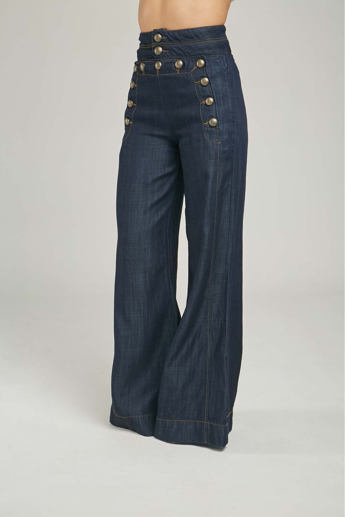 PANTALON TIPO JEAN BOTONES ADELANTE  BOTA ANCHA