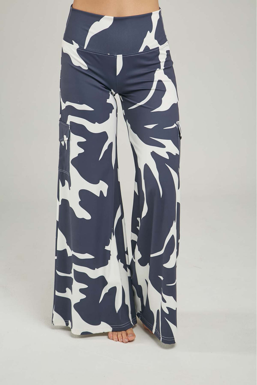 PANTALON ESTAMP BOLSILLO TAPAS LADOS BOTA ANCHA