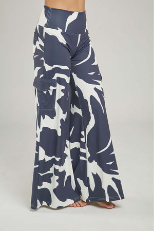PANTALON ESTAMP BOLSILLO TAPAS LADOS BOTA ANCHA