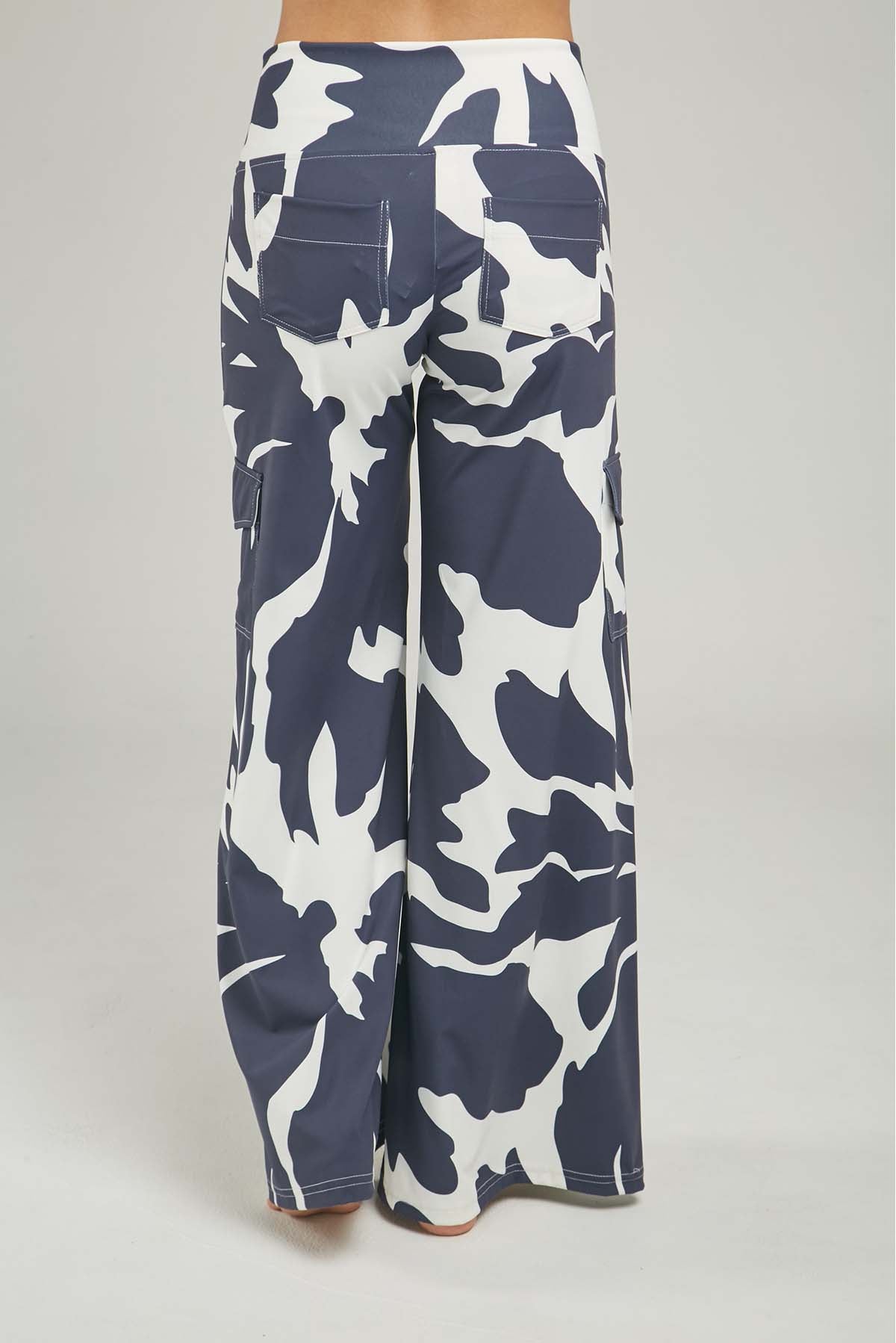 PANTALON ESTAMP BOLSILLO TAPAS LADOS BOTA ANCHA