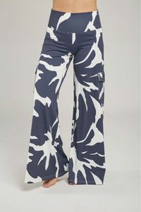 PANTALON ESTAMP BOLSILLO TAPAS LADOS BOTA ANCHA