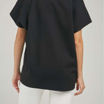 CAMISETA TIPO CAPA MANGA RODADA CUELLO V