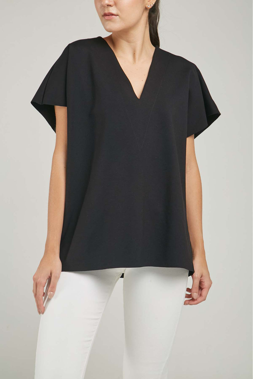 CAMISETA TIPO CAPA MANGA RODADA CUELLO V