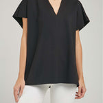 CAMISETA TIPO CAPA MANGA RODADA CUELLO V
