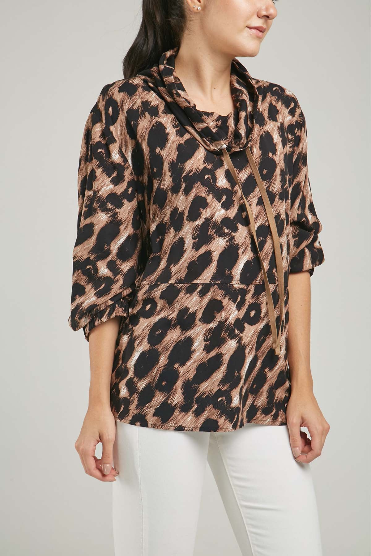 BLUSA ANIMAL PRINT CUELLO DRAPEADO JARETA RESORTE PUÑO