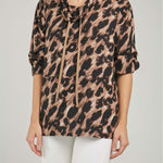 BLUSA ANIMAL PRINT CUELLO DRAPEADO JARETA RESORTE PUÑO