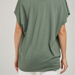CAMISETA SIN RUEDO MANGA RODADA CUELLO V